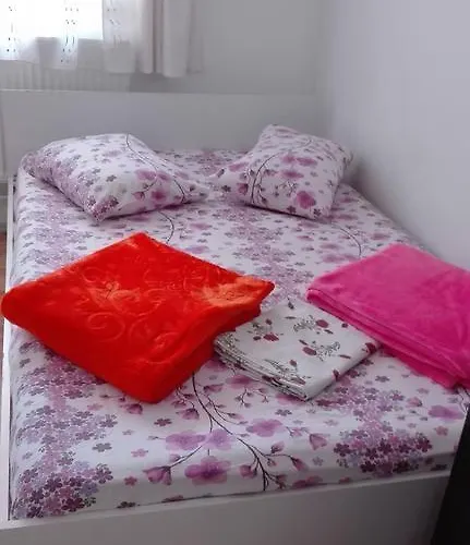 ゲストハウス Emy *